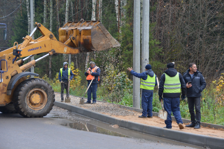 Александр Шаботинский проверил ход ремонта Дуниловского шоссе в Иванове