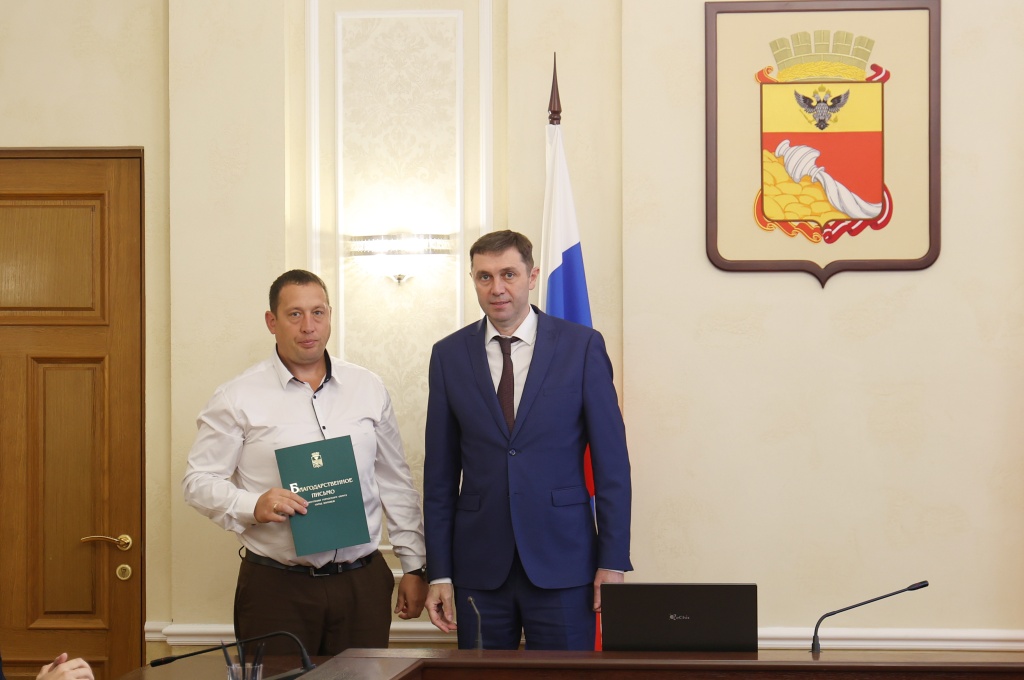 «Этот поступок заслуживает уважения»: мэр Воронежа поблагодарил коммунальщиков за помощь при тушении пожара «Этот поступок заслуживает уважения»: мэр Воронежа поблагодарил коммунальщиков за помощь при тушении пожара
