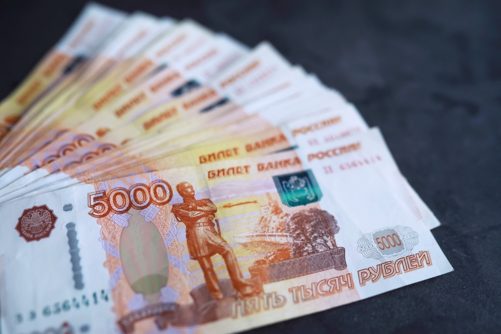 Финансисты и страховщики в России в среднем зарабатывает больше 200 тысяч рублей