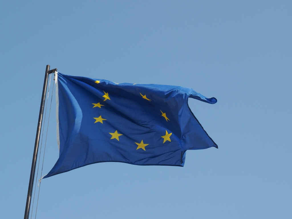 Инфляция в еврозоне впервые за три года опустилась ниже 2%