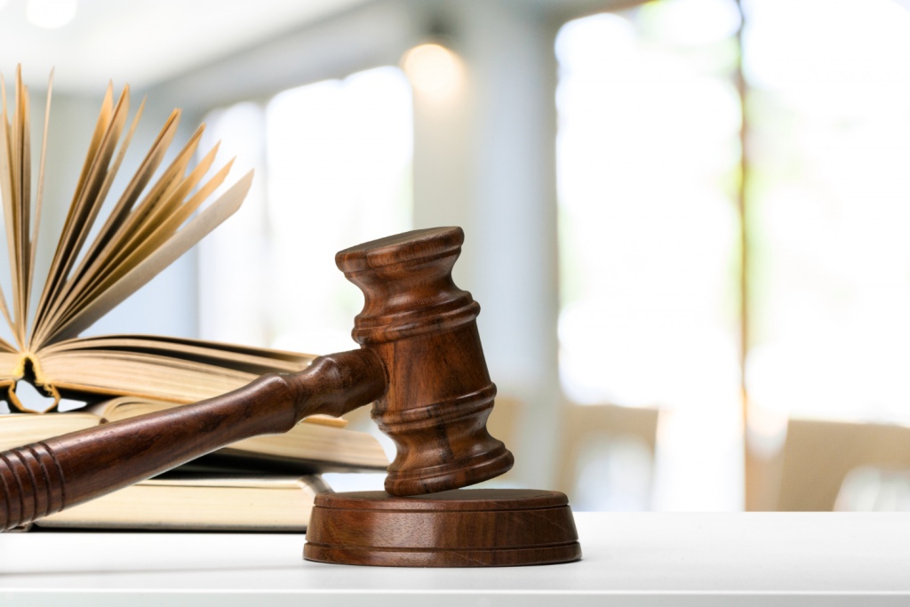 Новосибирская компания будет судиться с Хэдхантером из-за отзывов