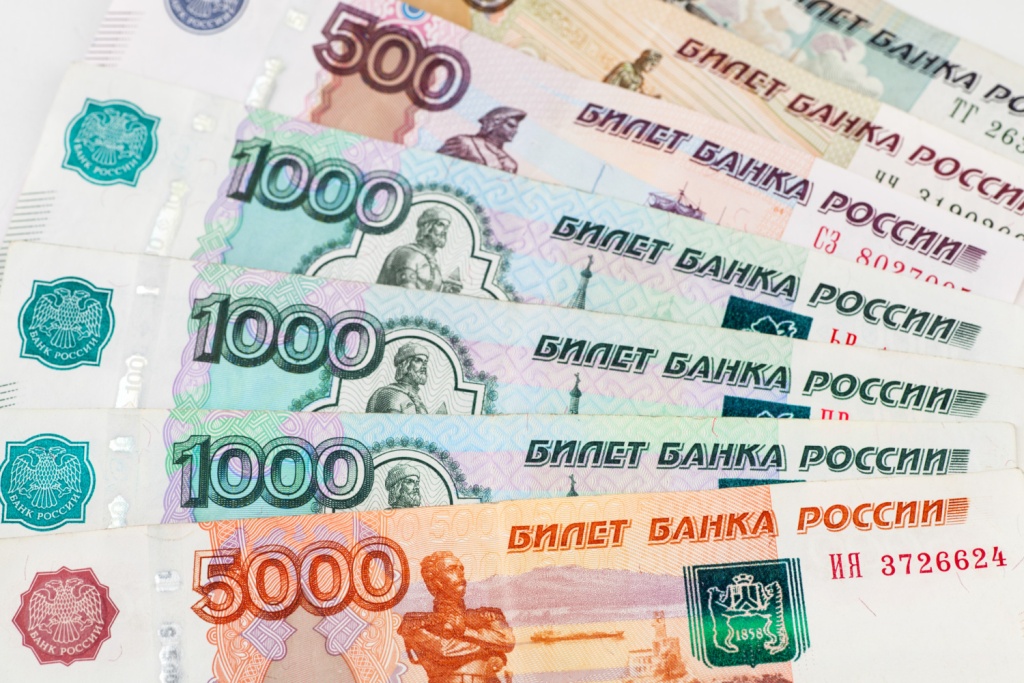 Фальшивые рубли уходят в прошлое: в 2025 году на миллион купюр — всего одна подделка