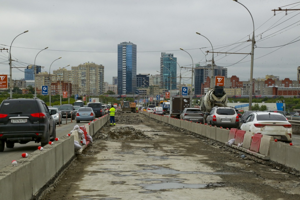 Димитровский мост в Новосибирске ремонтируют с опережением графика