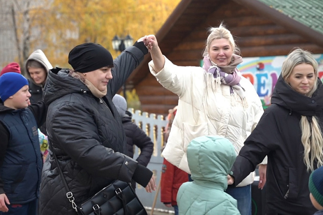 Воронеже семейный праздник в День народного единства прошёл на улице Ломоносова