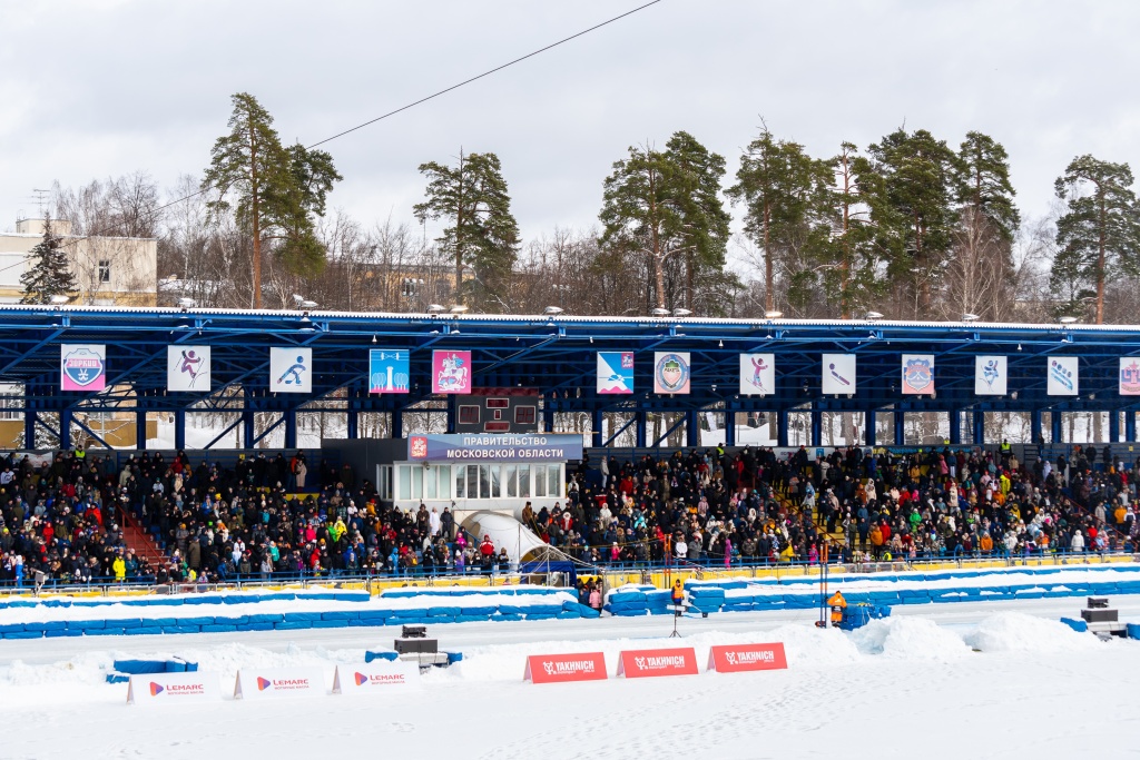 В Красногорске прошли соревнования по ледовым мотогонкам