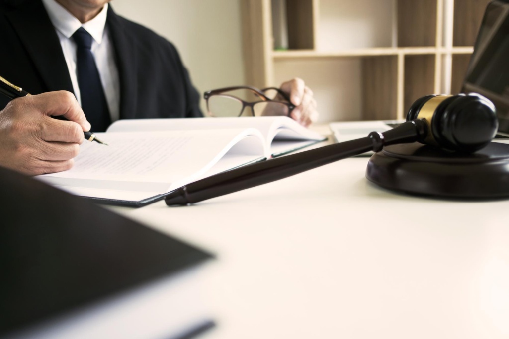 В Бузулуке сотрудника нефтяного предприятия будут судить за взятку