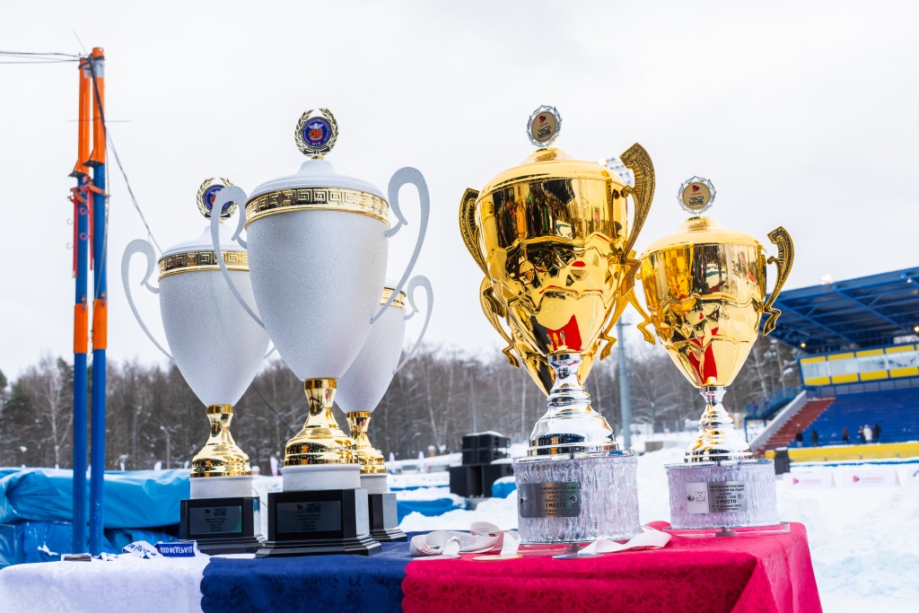 В Красногорске прошли соревнования по ледовым мотогонкам