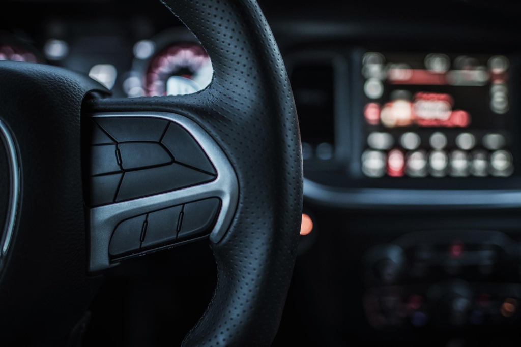 Компания «АвтоВАЗ» представила модель Lada Vesta с ручным управлением